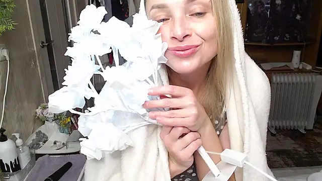 Mika Passion online show from October 4, 2025, 10:08 pm