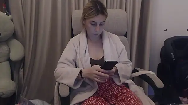 Snapshot of Aliss_Hottie chatting on November 1, 2025, 3:36 pm Aliss Hottie online show from November 1, 2025, 3:36 pm