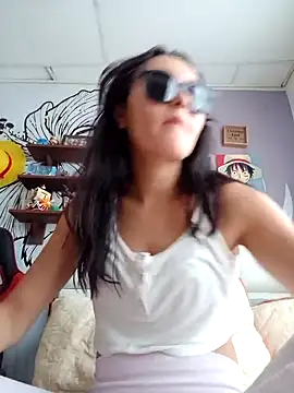 LinzyBaner online show from September 10, 2025, 5:02 pm