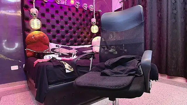 AlexHoe  online show from February 21, 2025, 1:11 am