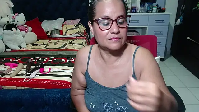 pervert mommy  online show from November 19, 2025, 9:59 pm