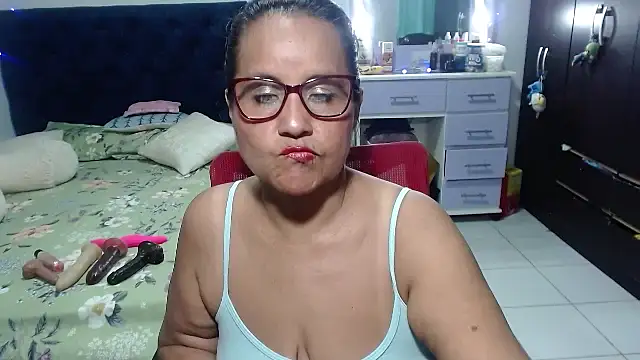 pervert mommy  online show from February 22, 2026, 11:53 am