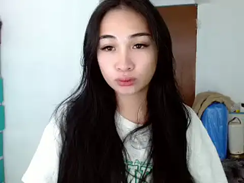 SweetLilly 18 online show from December 11, 2024, 5:59 pm