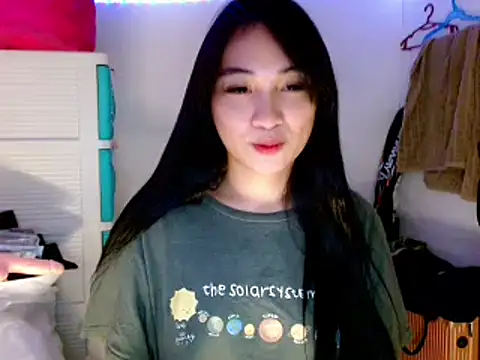 SweetLilly 18 online show from March 18, 2025, 6:48 pm