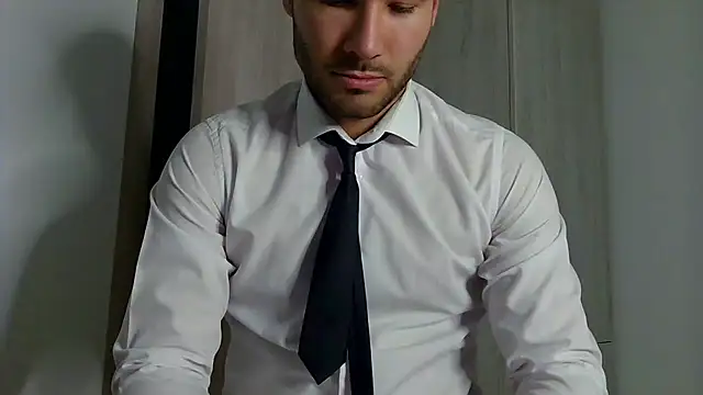 Snapshot of Justynn1 chatting on February 28, 2025, 2:20 am Justynn1 online show from February 28, 2025, 2:20 am