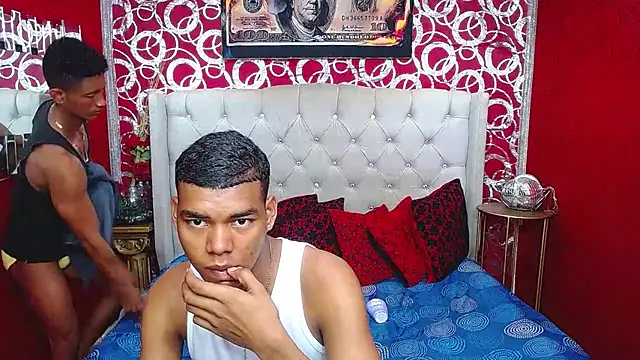 Snapshot of PEINBOYS chatting on February 21, 2025, 7:10 pm PEINBOYS online show from February 21, 2025, 7:10 pm