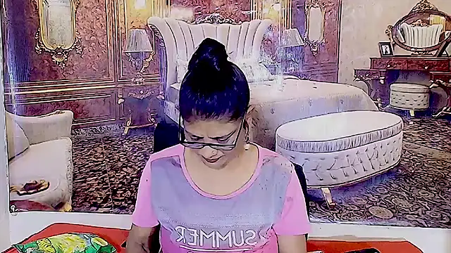 Snapshot of IndianAllure chatting on February 26, 2026, 5:39 am IndianAllure online show from February 26, 2026, 5:39 am