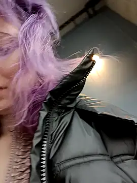 Frost foxy online show from February 24, 2025, 7:22 am