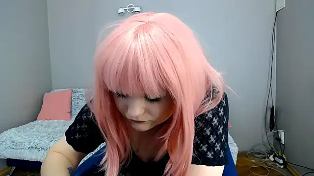 Estheri online show from February 6, 2025, 1:54 pm