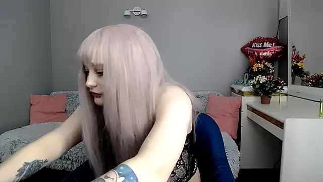 Estheri online show from February 5, 2026, 7:24 am