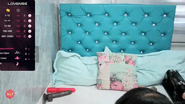 MAARYMOON online show from January 19, 2025, 2:17 pm