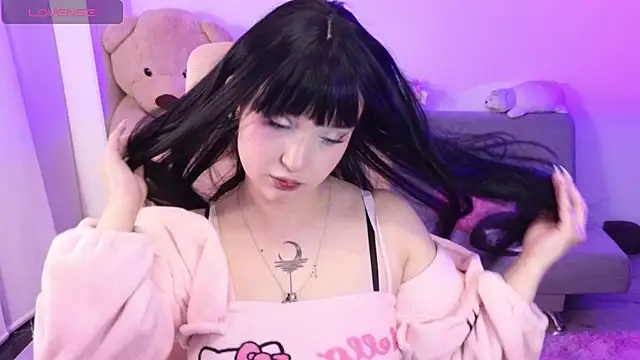 KuroChan420 online show from May 20, 2026, 3:02 am