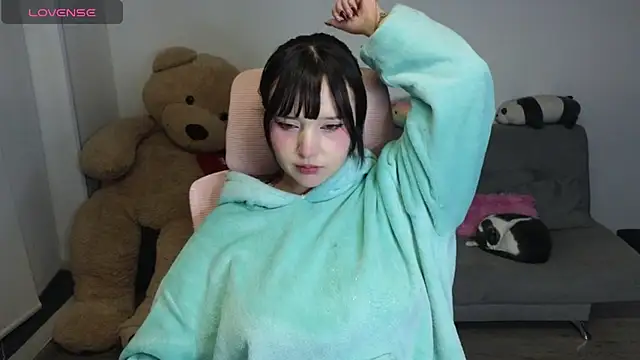 Snapshot of KuroChan420 chatting on July 2, 2026, 2:33 am KuroChan420 online show from July 2, 2026, 2:33 am