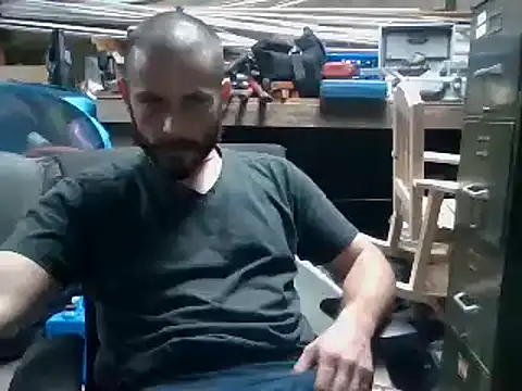 Snapshot of Sitonmyface2020@xh chatting on February 13, 2025, 3:29 am Sitonmyface2020xh online show from February 13, 2025, 3:29 am