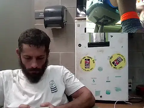 Snapshot of Sitonmyface2020@xh chatting on October 15, 2025, 9:15 pm Sitonmyface2020xh online show from October 15, 2025, 9:15 pm