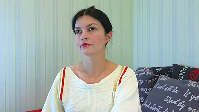 Snapshot of _Lily_ chatting on December 10, 2024, 9:01 am  Lily  online show from December 10, 2024, 9:01 am