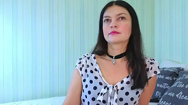 Snapshot of _Lily_ chatting on January 9, 2025, 9:59 am  Lily  online show from January 9, 2025, 9:59 am