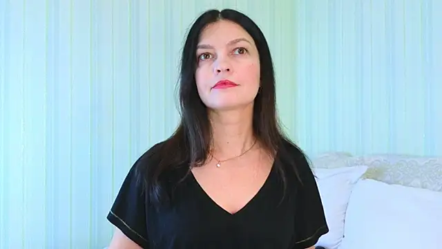 Snapshot of _Lily_ chatting on January 21, 2025, 9:24 am  Lily  online show from January 21, 2025, 9:24 am