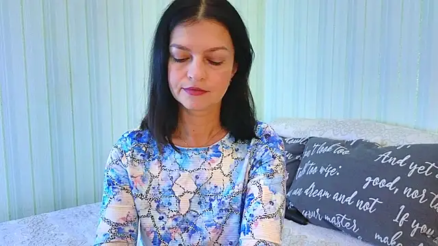 Snapshot of _Lily_ chatting on September 29, 2025, 8:30 am  Lily  online show from September 29, 2025, 8:30 am