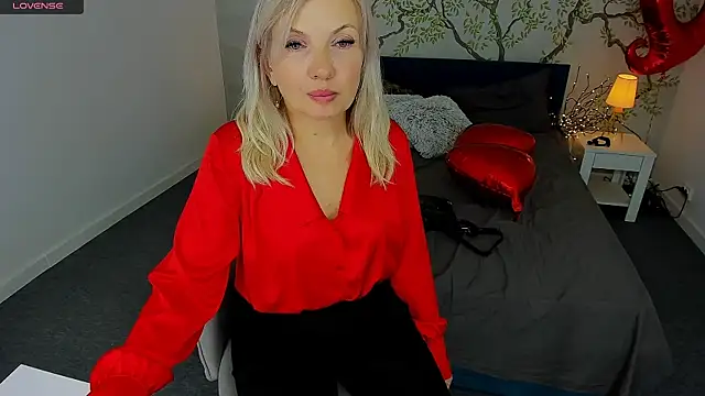 Abby Moore  online show from February 17, 2025, 5:14 am