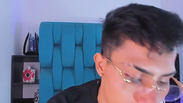 Snapshot of AlanNaughty chatting on January 12, 2025, 10:22 pm AlanNaughty online show from January 12, 2025, 10:22 pm