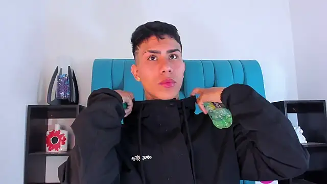 Snapshot of AlanNaughty chatting on January 17, 2025, 9:17 pm AlanNaughty online show from January 17, 2025, 9:17 pm