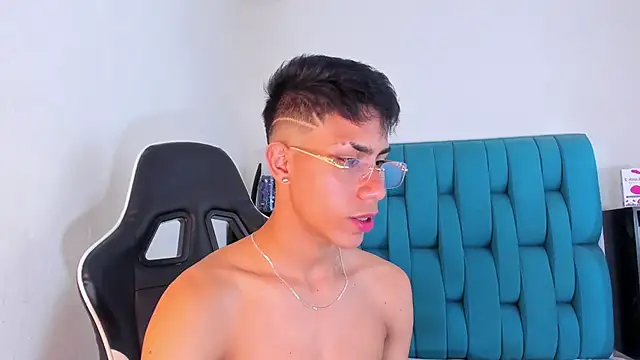 Snapshot of AlanNaughty chatting on January 26, 2025, 10:45 am AlanNaughty online show from January 26, 2025, 10:45 am