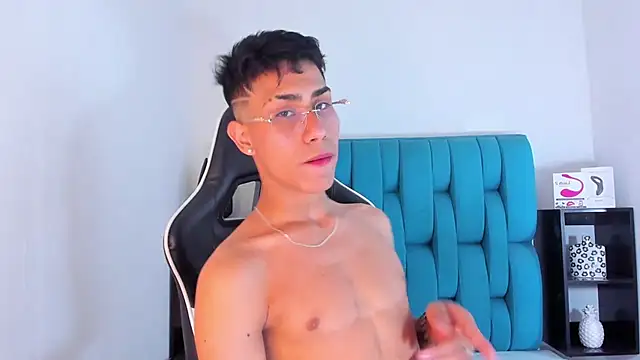 Snapshot of AlanNaughty chatting on January 26, 2025, 9:07 pm AlanNaughty online show from January 26, 2025, 9:07 pm