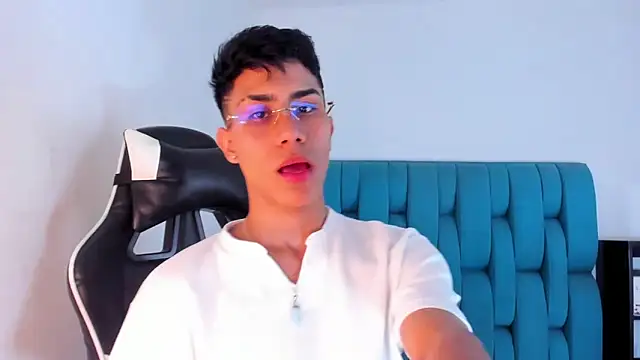 Snapshot of AlanNaughty chatting on February 10, 2025, 8:42 pm AlanNaughty online show from February 10, 2025, 8:42 pm