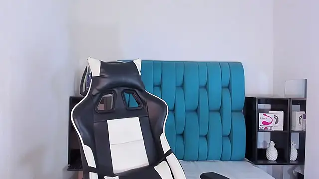 Snapshot of AlanNaughty chatting on February 15, 2025, 8:54 pm AlanNaughty online show from February 15, 2025, 8:54 pm