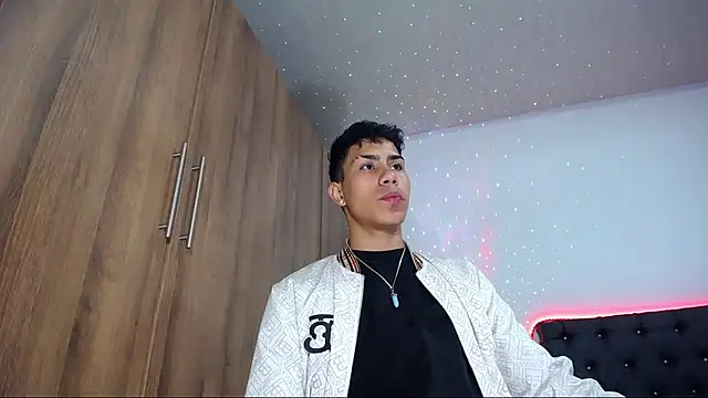 Snapshot of AlanNaughty chatting on February 18, 2025, 4:15 am AlanNaughty online show from February 18, 2025, 4:15 am