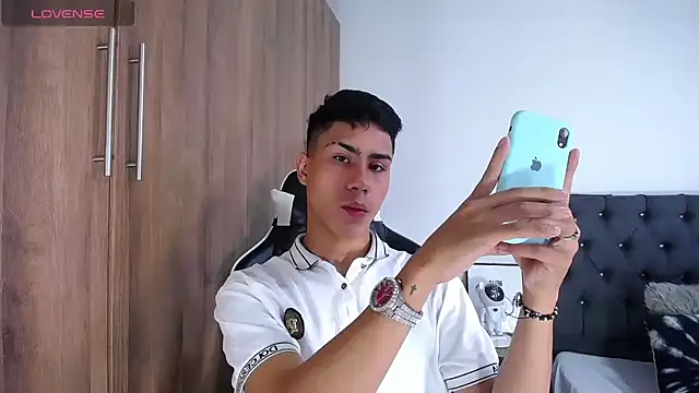 Snapshot of AlanNaughty chatting on March 21, 2025, 9:12 pm AlanNaughty online show from March 21, 2025, 9:12 pm