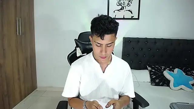 Snapshot of AlanNaughty chatting on October 29, 2025, 3:20 am AlanNaughty online show from October 29, 2025, 3:20 am