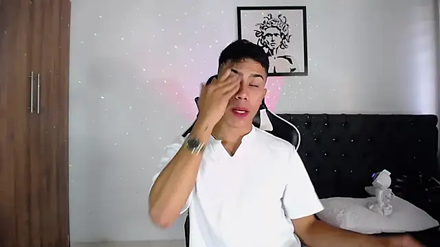 Snapshot of AlanNaughty chatting on November 6, 2025, 9:59 pm AlanNaughty online show from November 6, 2025, 9:59 pm