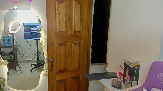 sofia gold  online show from October 26, 2025, 12:05 am