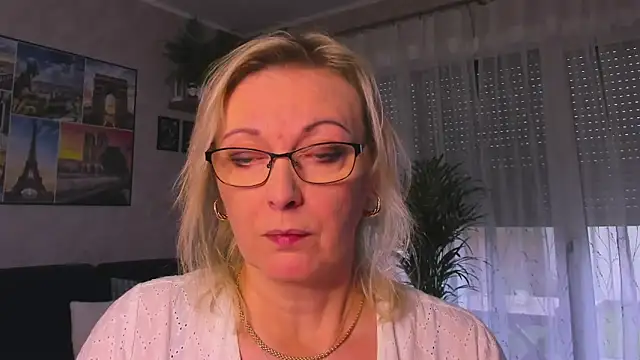 vanessa chat online show from November 11, 2025, 2:06 pm