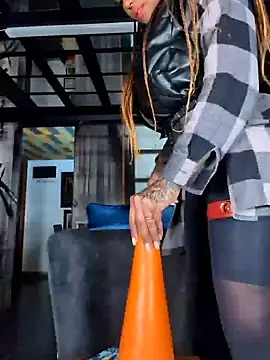 DarkDea online show from February 12, 2025, 6:51 pm