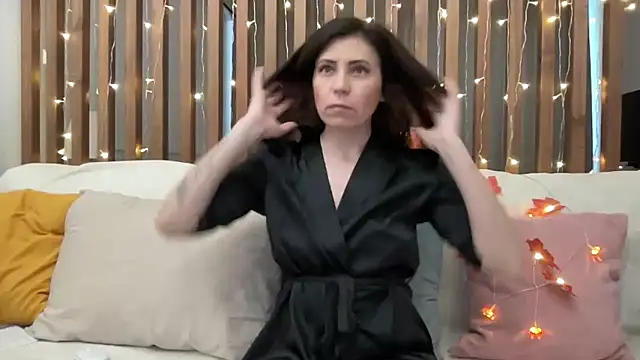 Snapshot of HotyWinter chatting on October 31, 2025, 8:48 am HotyWinter online show from October 31, 2025, 8:48 am