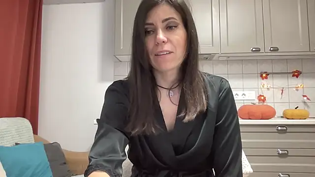 Snapshot of HotyWinter chatting on November 1, 2025, 4:47 am HotyWinter online show from November 1, 2025, 4:47 am