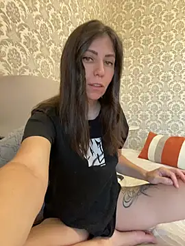 HotyWinter online show from July 25, 2026, 4:43 am