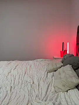 EllaMae online show from September 21, 2025, 8:10 pm