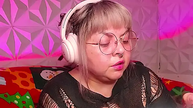 Satyn doll online show from December 14, 2025, 10:03 pm