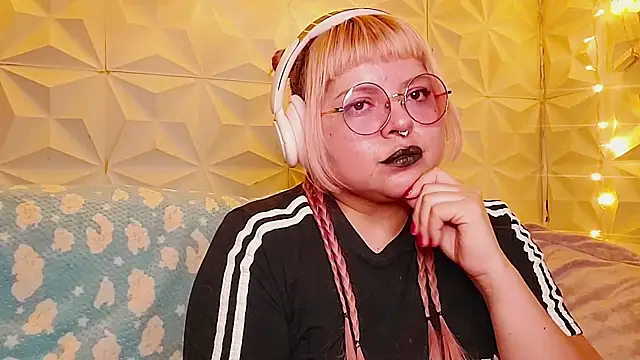 Snapshot of Satyn_doll chatting on May 13, 2026, 12:19 am Satyn doll online show from May 13, 2026, 12:19 am