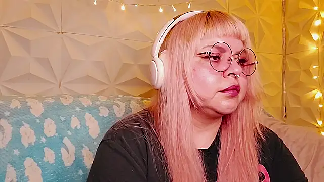 Snapshot of Satyn_doll chatting on May 19, 2026, 1:00 am Satyn doll online show from May 19, 2026, 1:00 am