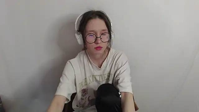  Hanna Moon  online show from April 10, 2026, 7:46 am