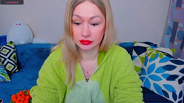 EllenMoore online show from March 14, 2026, 3:23 am