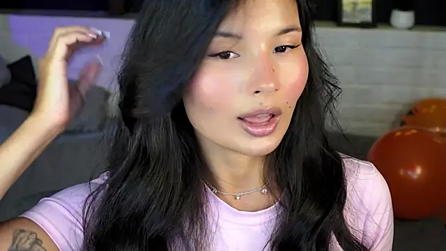 ErikaSoft online show from October 28, 2025, 1:58 pm