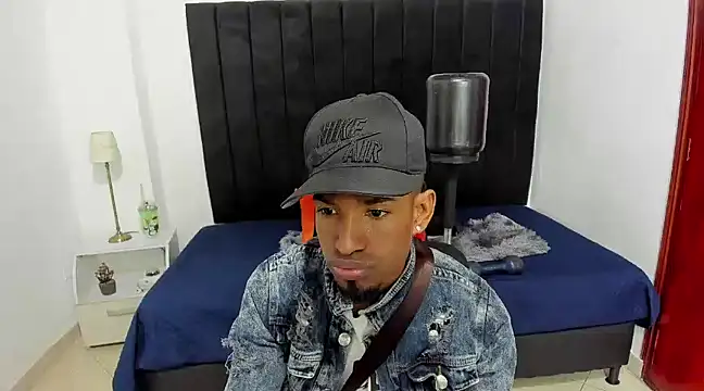 Snapshot of anhtony_wayans chatting on December 18, 2024, 11:40 pm anhtony wayans online show from December 18, 2024, 11:40 pm