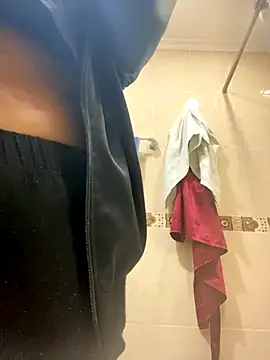 Fancyxlove online show from November 5, 2025, 12:16 pm