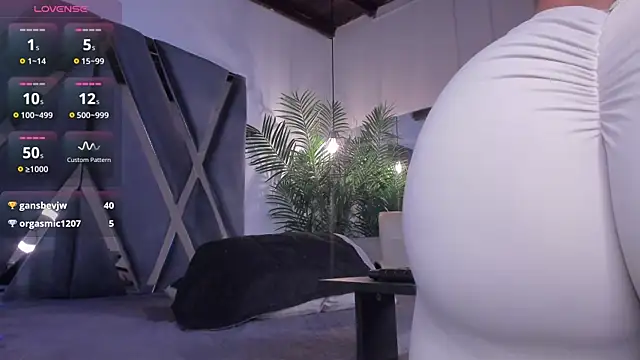 Snapshot of alessandra_wells chatting on April 6, 2026, 11:11 am alessandra wells online show from April 6, 2026, 11:11 am